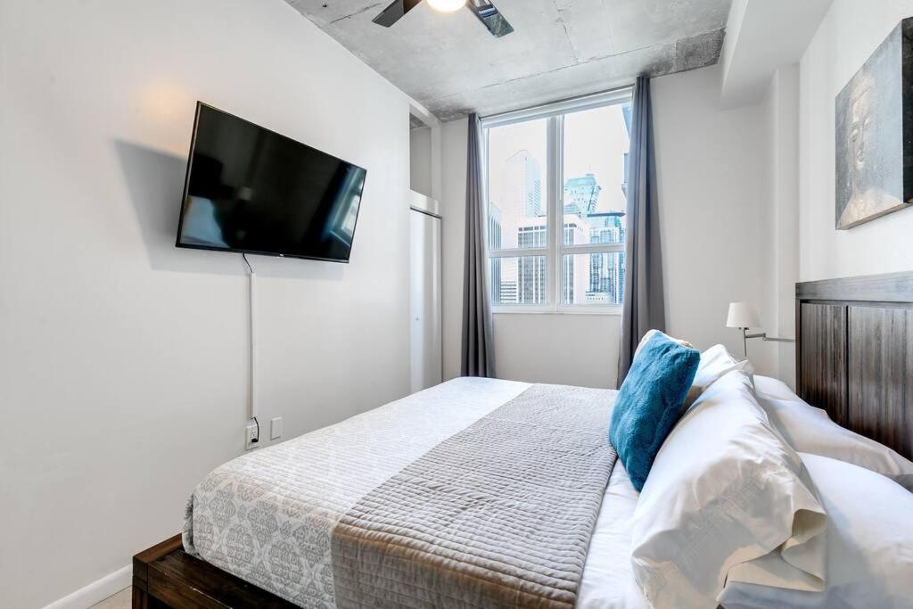 Super Convenient 1br In Downtown 4 P 1708