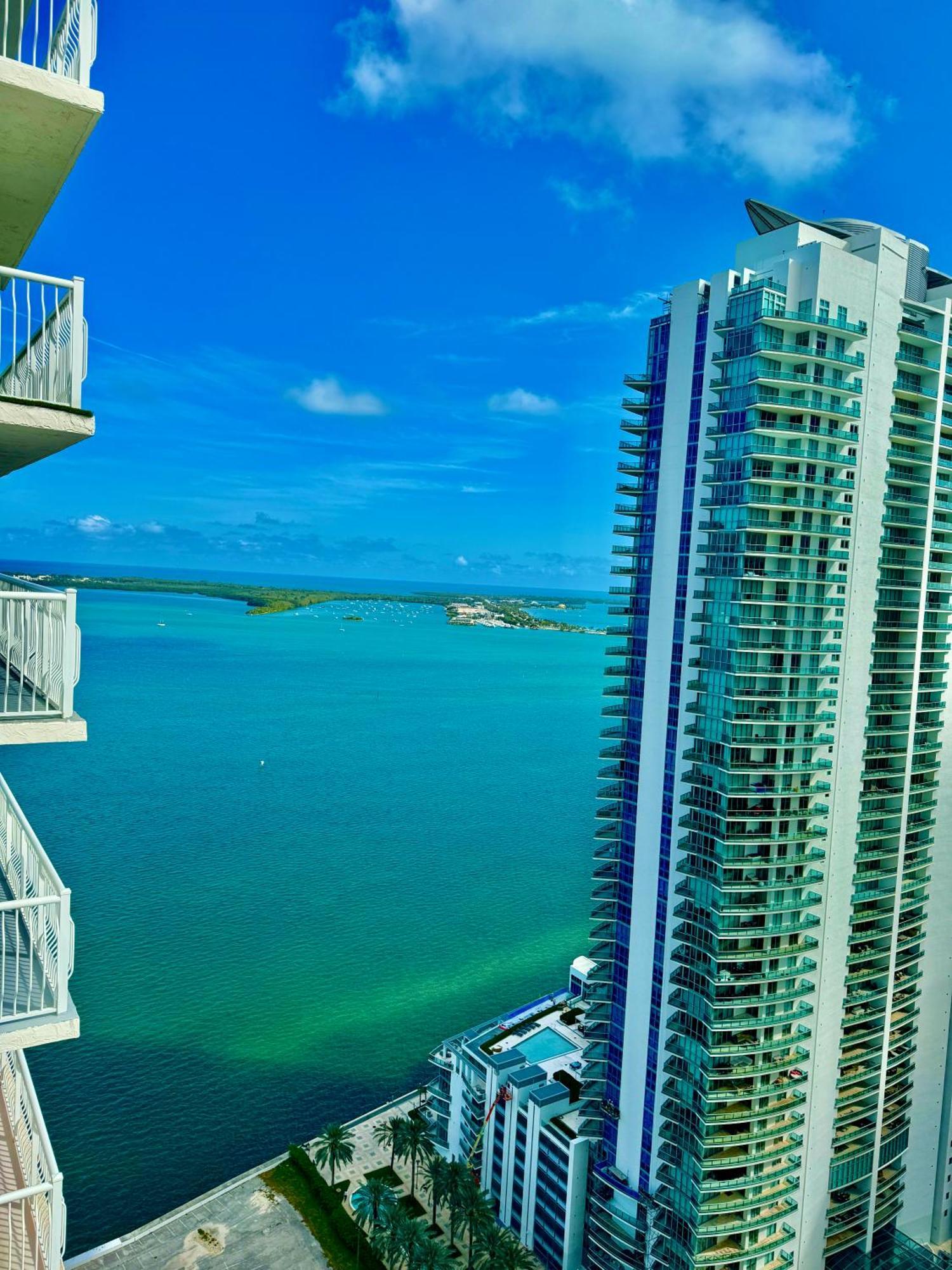 Brickell Unit, Amazing View, Balcony, Pool, 1 Free Parking Apartment