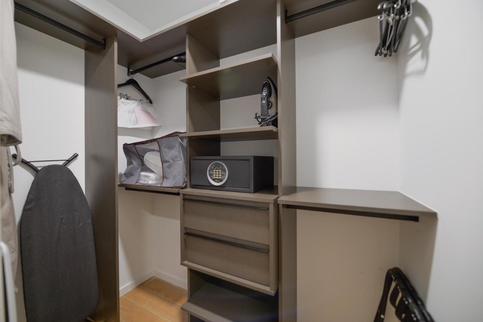 Bayside Luxury: Studio Near Bayfront Park *
