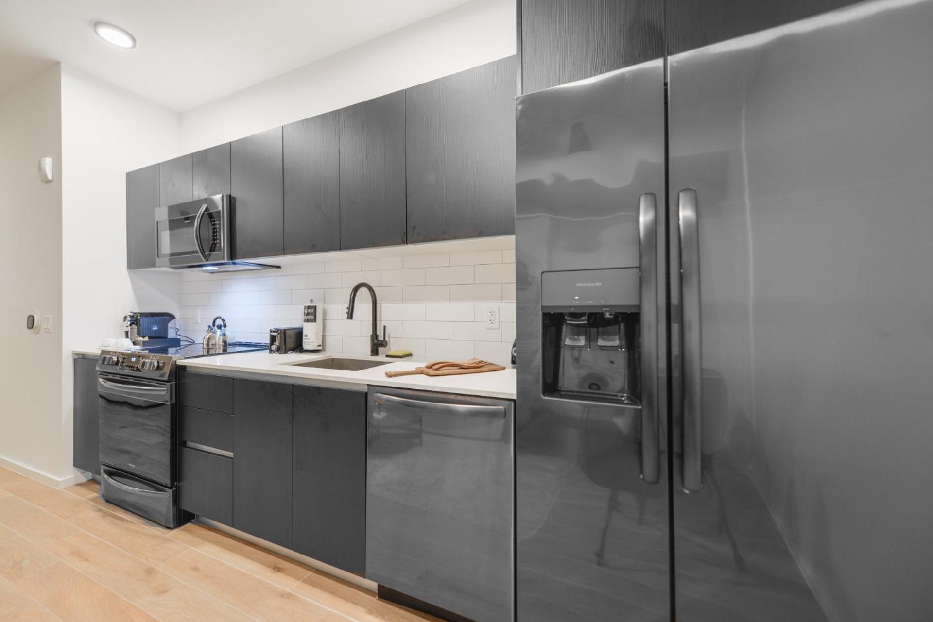 Bayside Luxury: Studio Near Bayfront Park Apartment