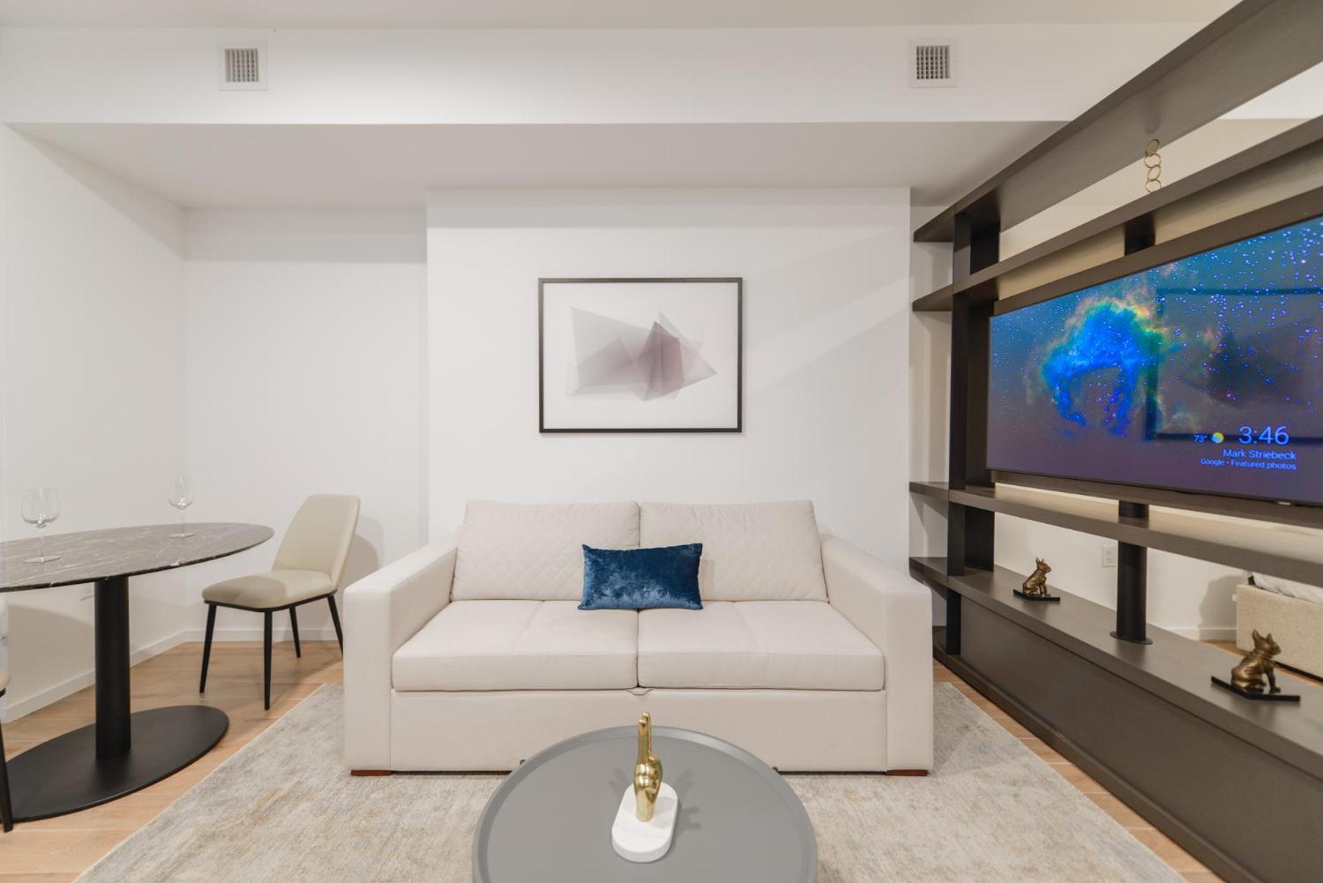 Bayside Luxury: Studio Near Bayfront Park *