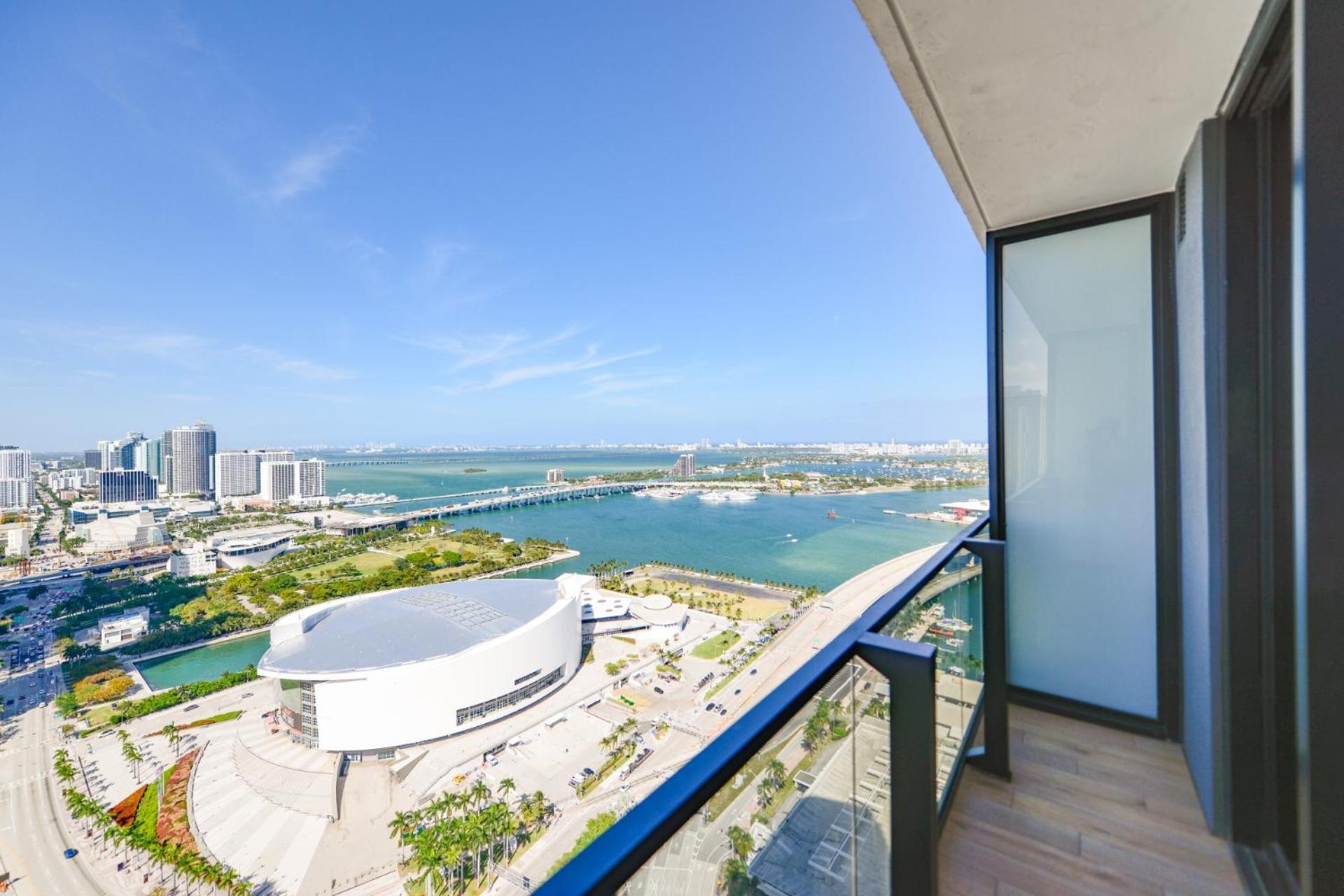 Apartment Bayside Luxury: Studio Near Bayfront Park *