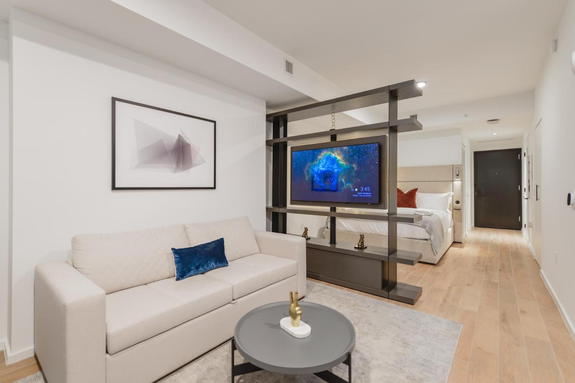 Bayside Luxury: Studio Near Bayfront Park *