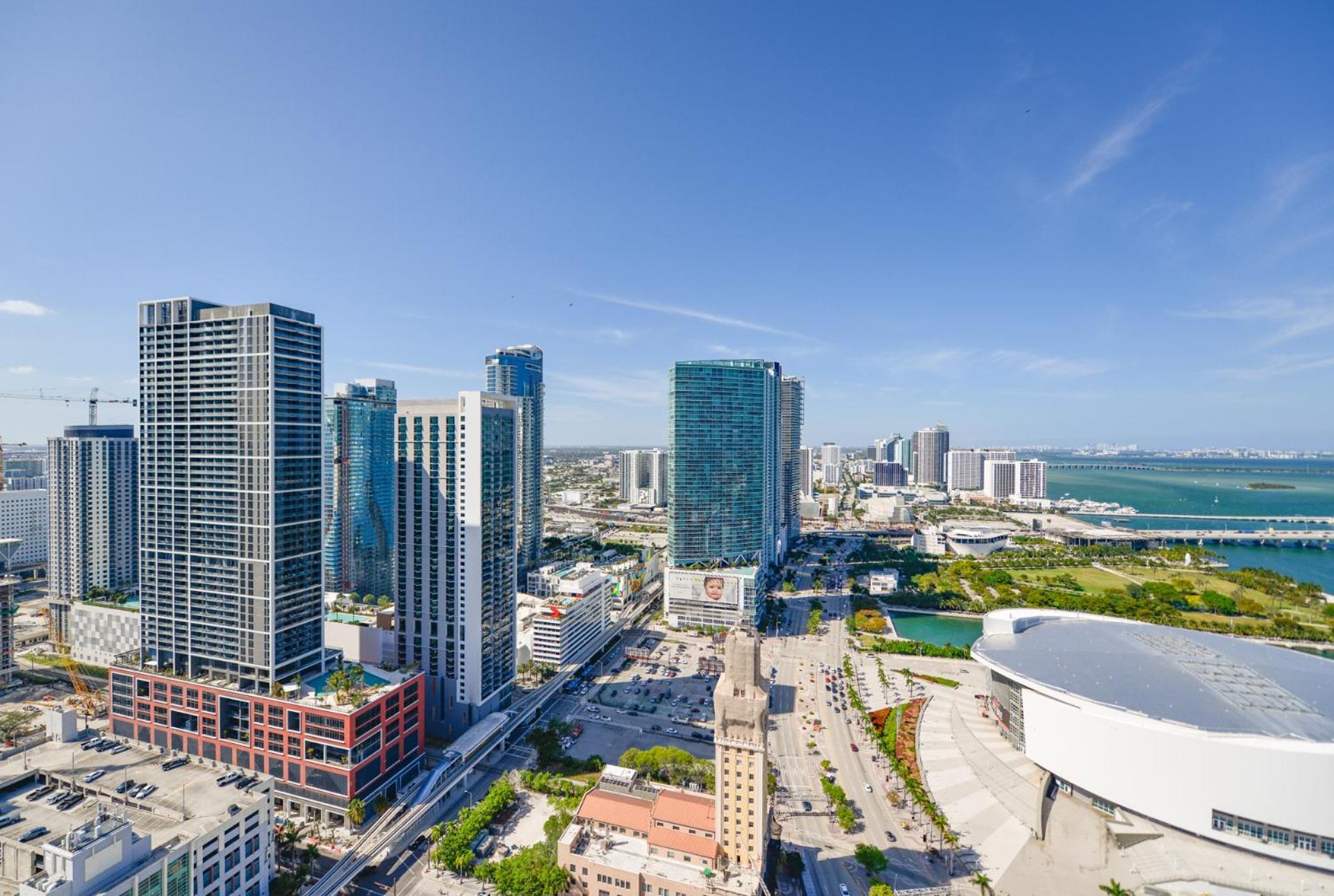 Bayside Luxury: Studio Near Bayfront Park