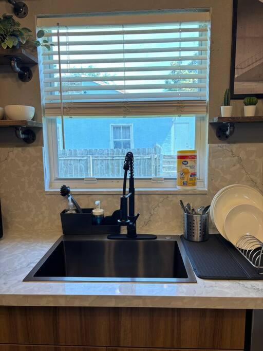 Wynwood House, Sleeps 8, Gazebo, Bbq, Washer & Dryer, Coffee Station Miami