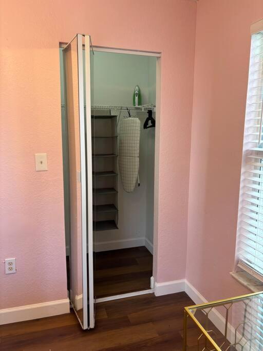 Wynwood House, Sleeps 8, Gazebo, Bbq, Washer & Dryer, Coffee Station Miami