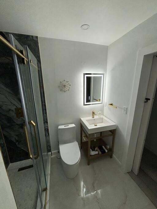 Wynwood House, Sleeps 8, Gazebo, Bbq, Washer & Dryer, Coffee Station Holiday home
