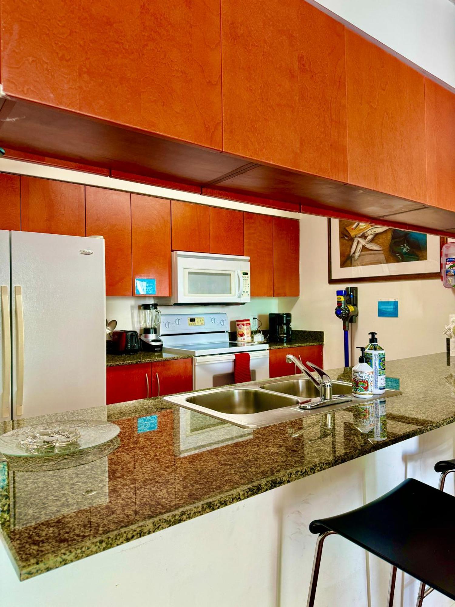Brickell Unit, Amazing View, Balcony, Pool, 1 Free Parking Apartment