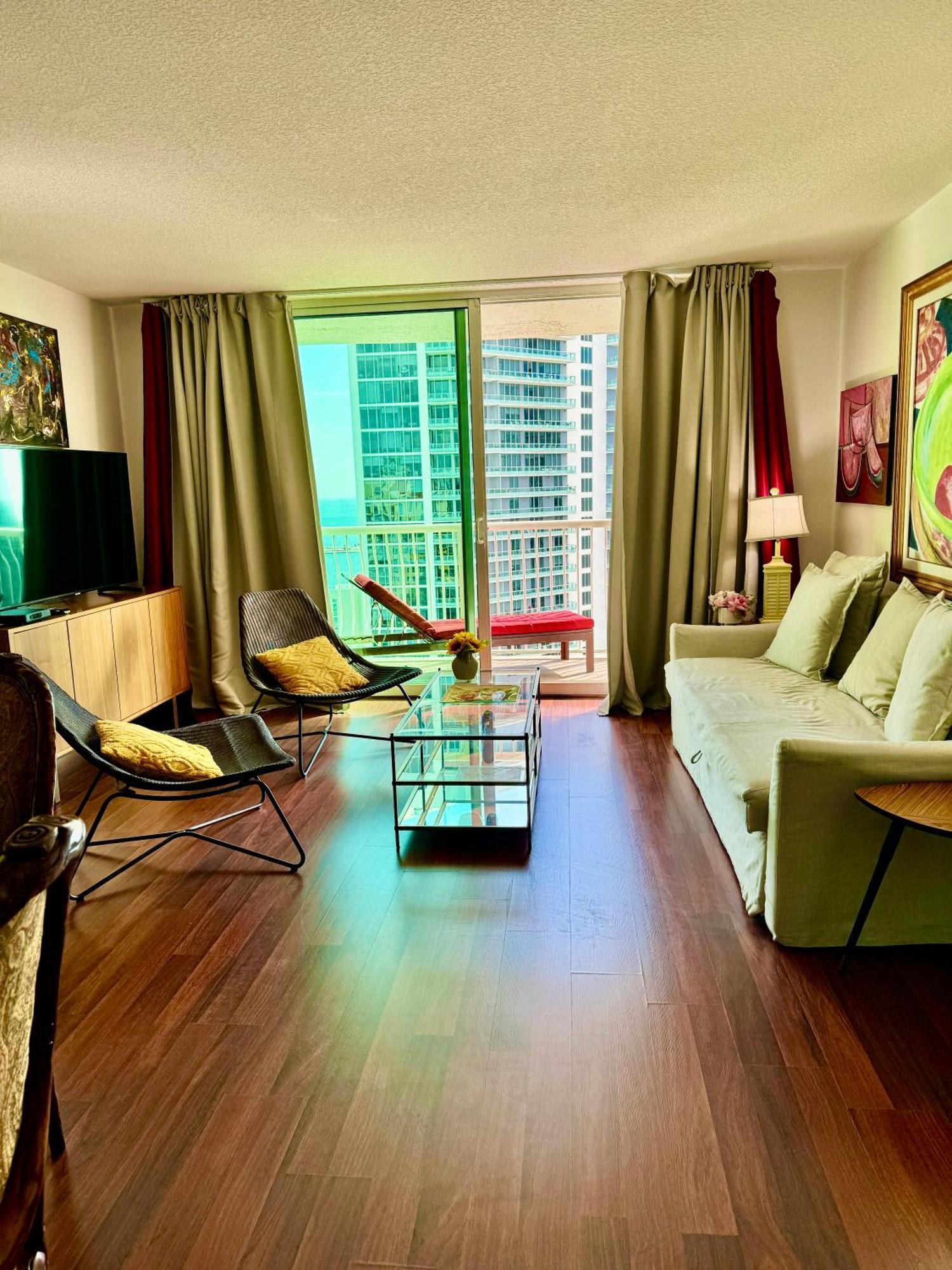 Apartment Brickell Unit, Amazing View, Balcony, Pool, 1 Free Parking