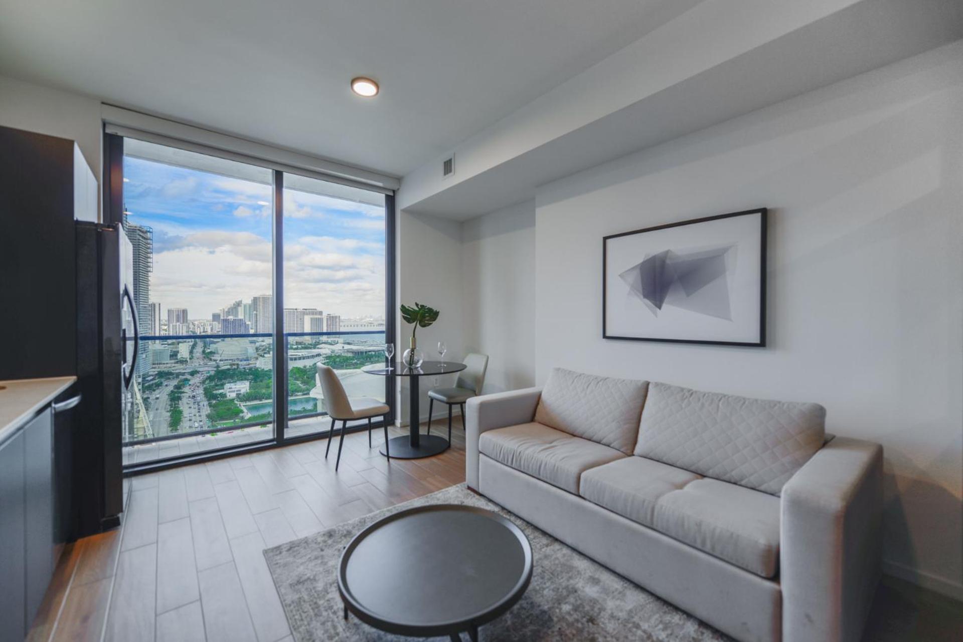 Apartment Breathtaking Studio With Bay & City Views