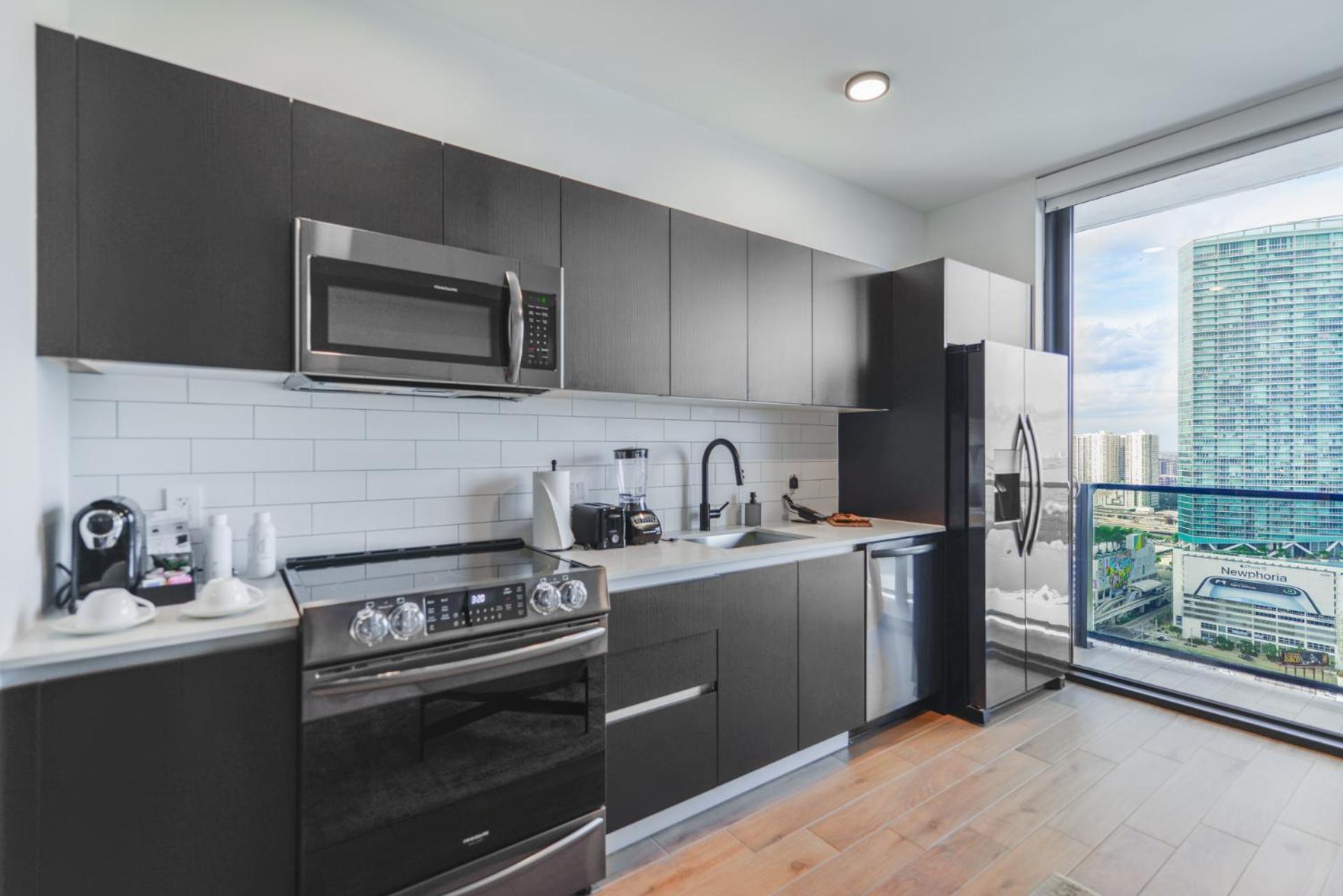 Breathtaking Studio With Bay & City Views Apartment