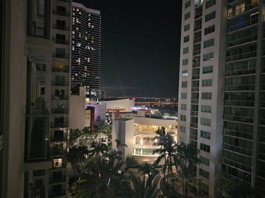 Downtown Elegance. 17th Floor Yotelpad *