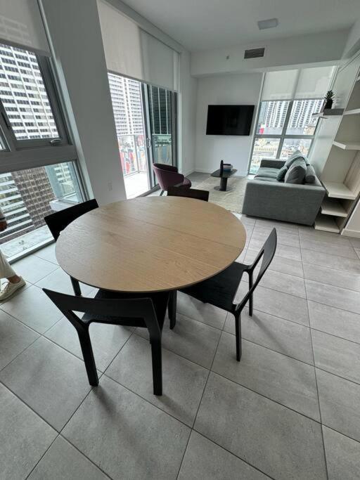 Downtown Elegance. 17th Floor Yotelpad * Miami