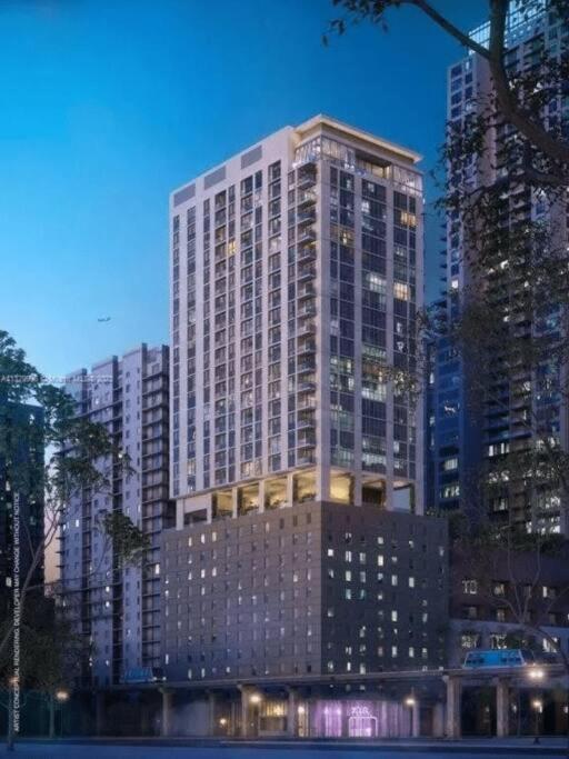 Downtown Elegance. 17th Floor Yotelpad Apartment Miami
