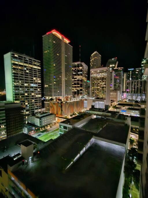 Downtown Elegance. 17th Floor Yotelpad Apartment Miami