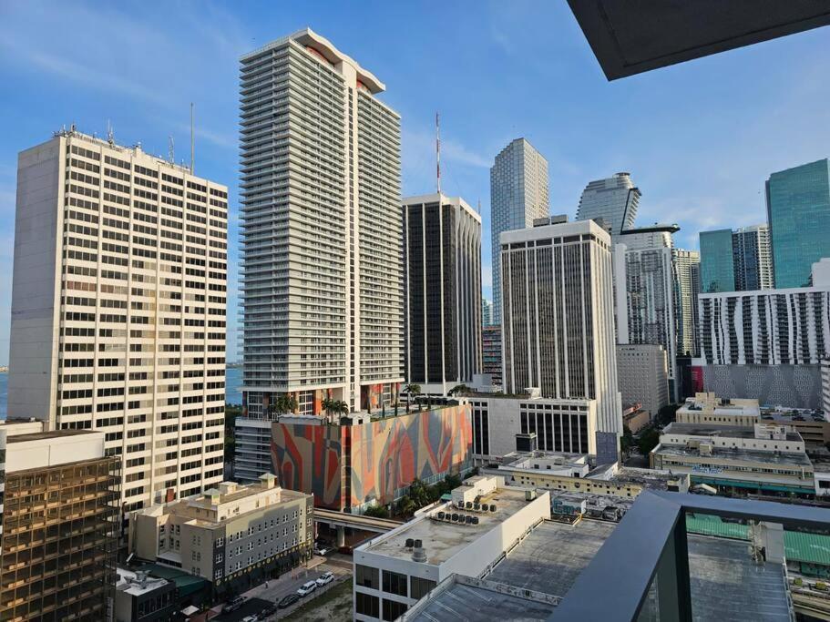 Downtown Elegance. 17th Floor Yotelpad Apartment *