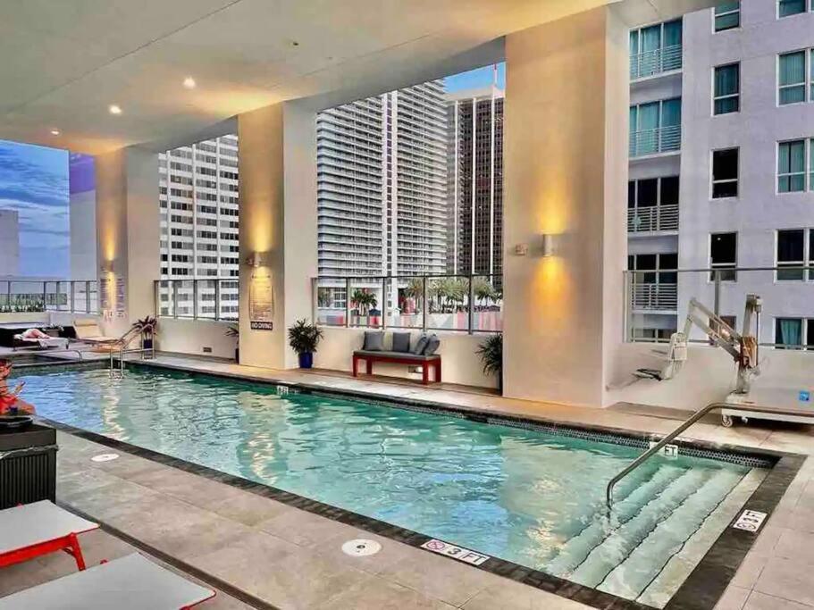 Downtown Elegance. 17th Floor Yotelpad