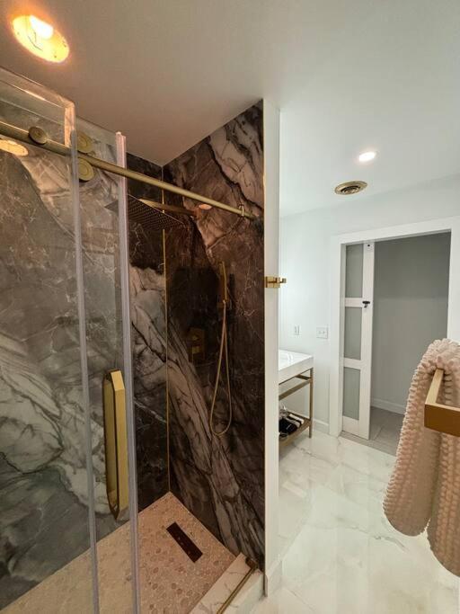 Wynwood House, Sleeps 8, Gazebo, Bbq, Washer & Dryer, Coffee Station Miami