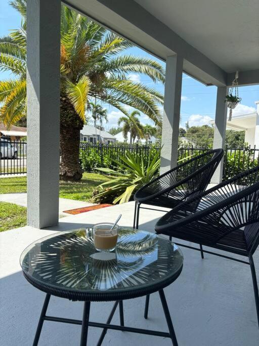 Wynwood House, Sleeps 8, Gazebo, Bbq, Washer & Dryer, Coffee Station Holiday home *