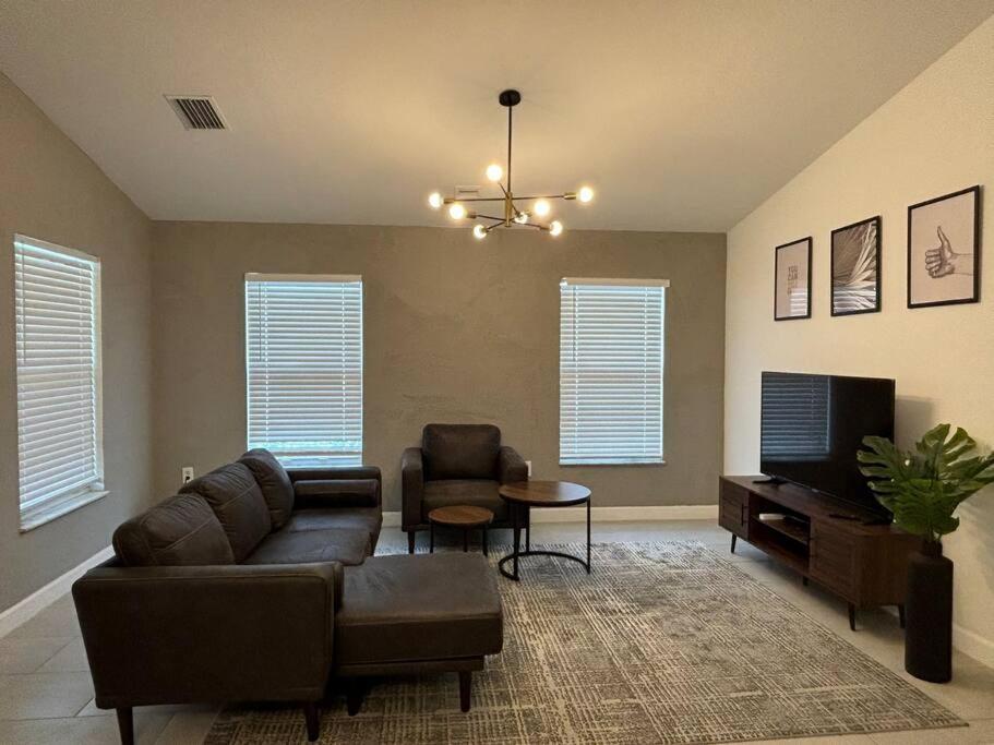 Wynwood House, Sleeps 8, Gazebo, Bbq, Washer & Dryer, Coffee Station *