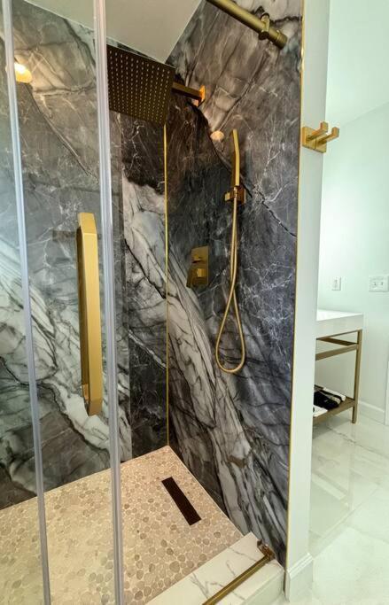 Holiday home Wynwood House, Sleeps 8, Gazebo, Bbq, Washer & Dryer, Coffee Station Miami