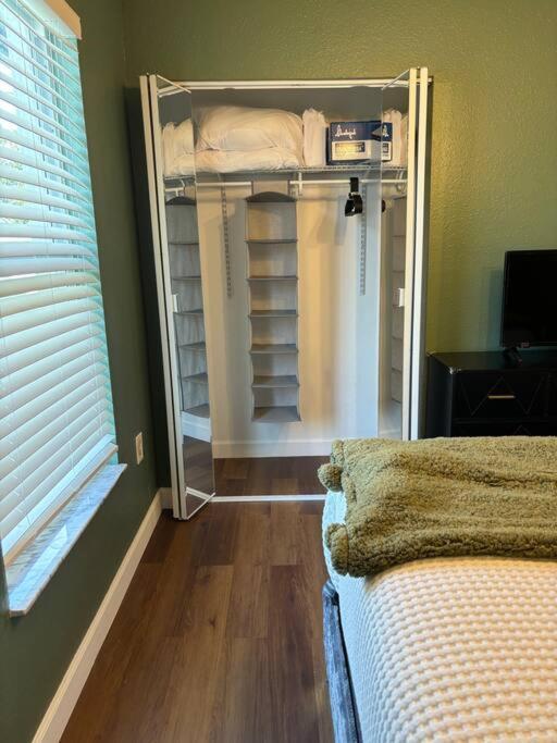Wynwood House, Sleeps 8, Gazebo, Bbq, Washer & Dryer, Coffee Station Holiday home *