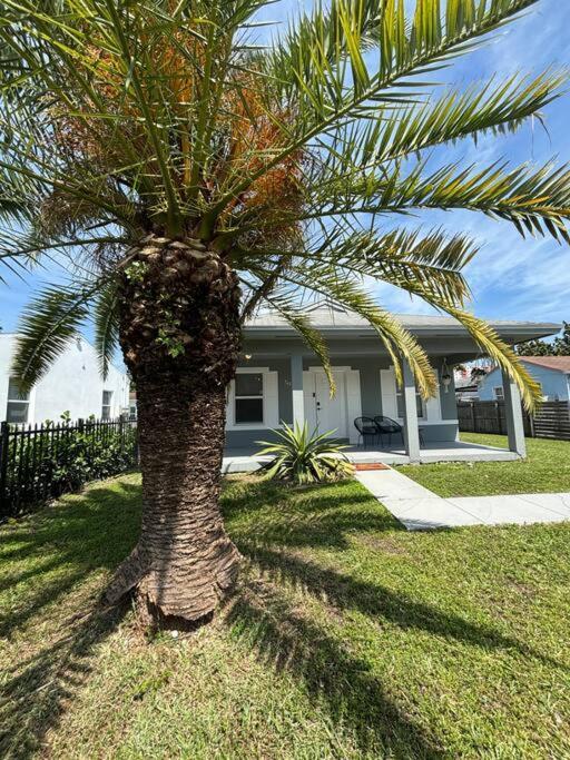 Wynwood House, Sleeps 8, Gazebo, Bbq, Washer & Dryer, Coffee Station Holiday home