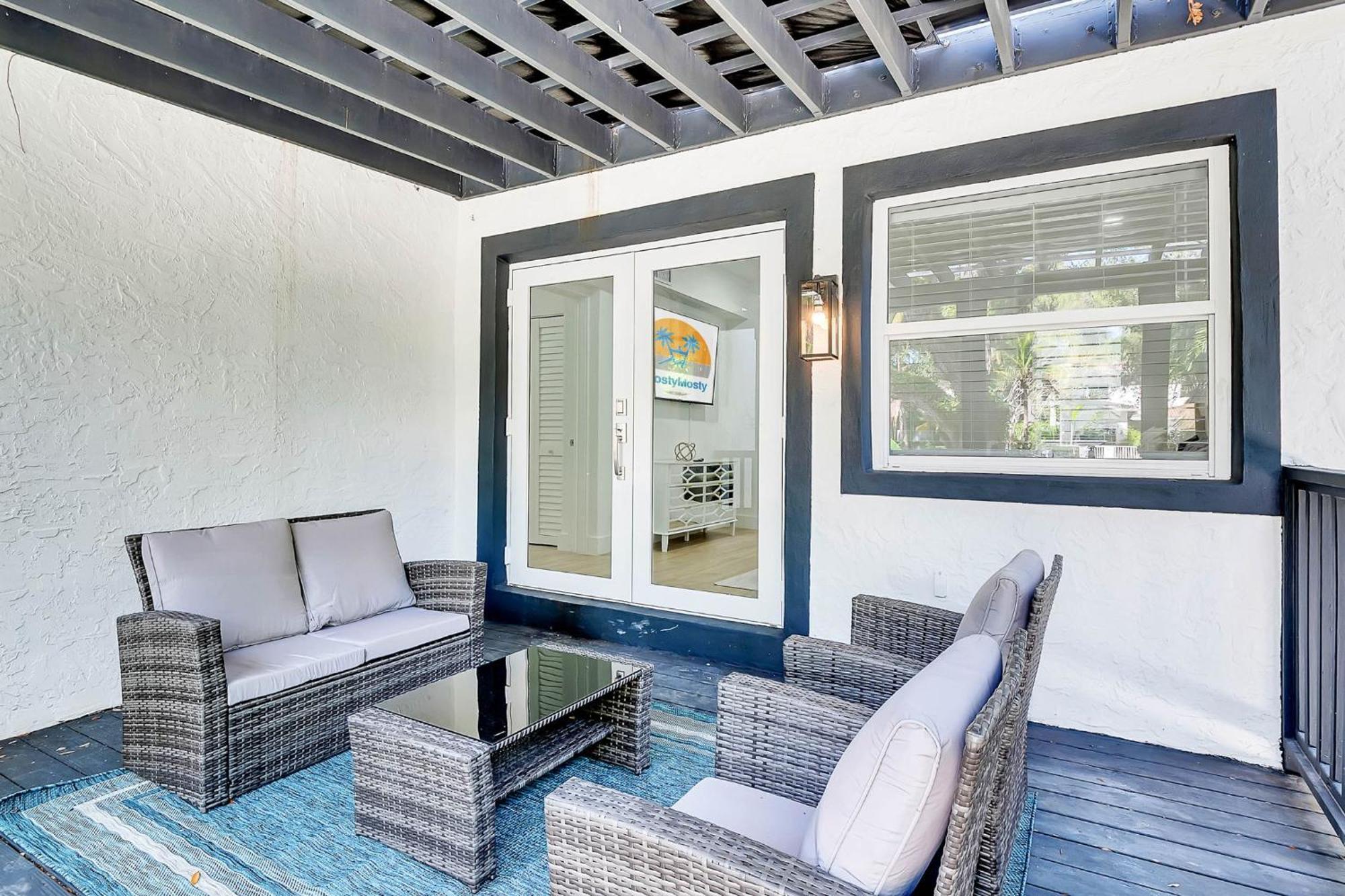 Tropicale Stunning 4 Bedroom 4 Bath With Pool And Bbq *