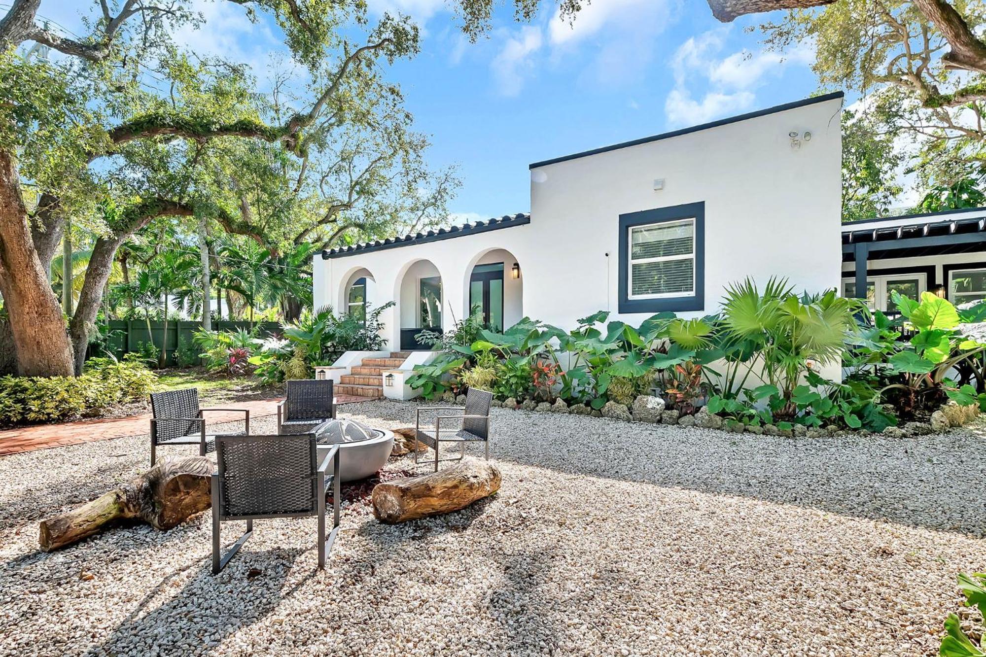 Tropicale Stunning 4 Bedroom 4 Bath With Pool And Bbq Miami