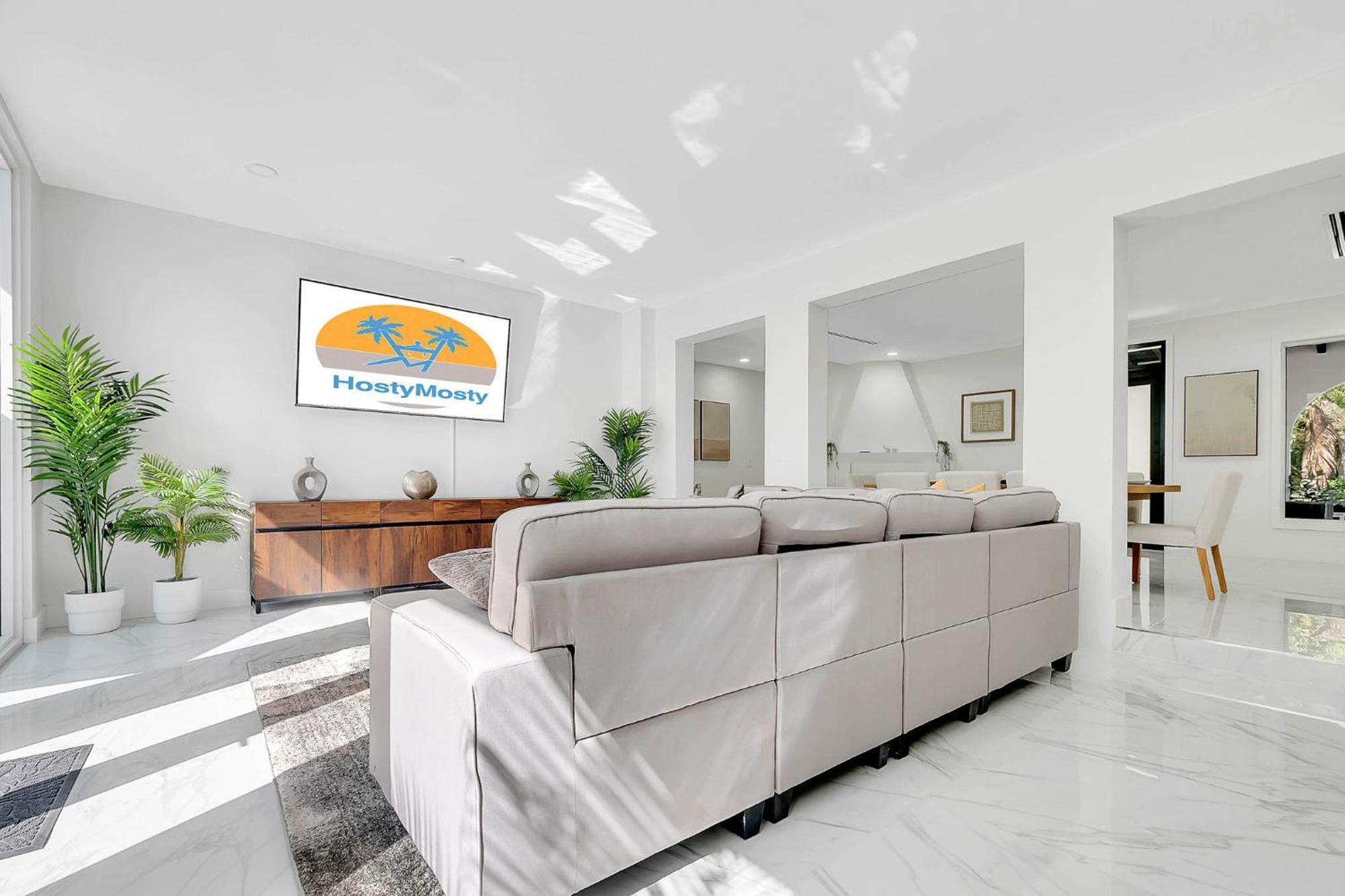 Tropicale Stunning 4 Bedroom 4 Bath With Pool And Bbq *