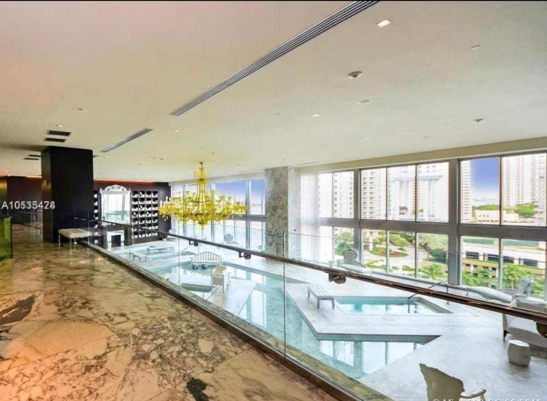 Icon Brickell Residences * Miami