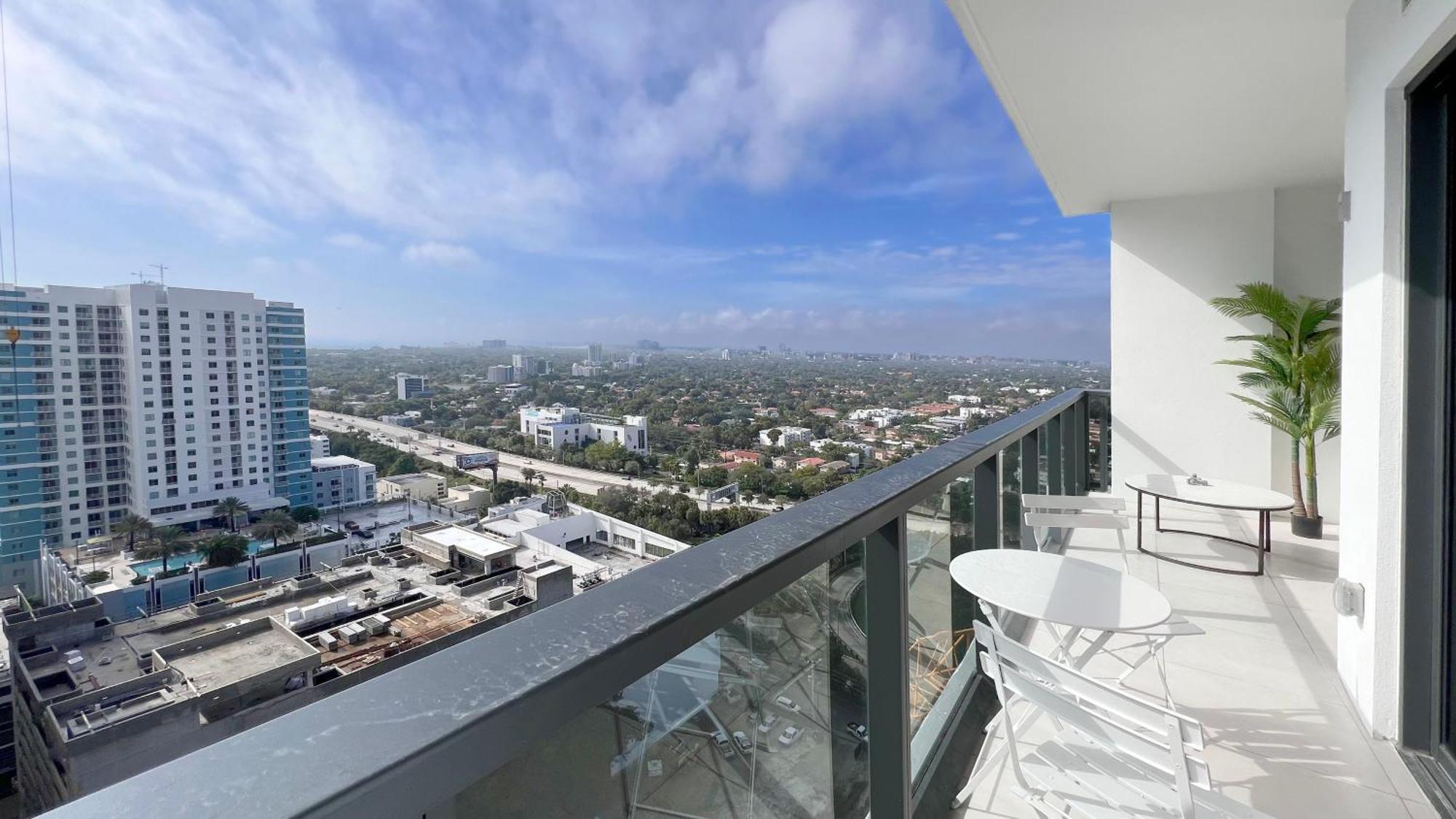 New 1/1 In Smart Brickell With Parking