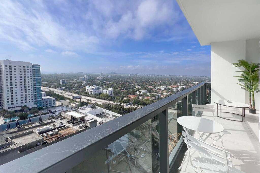 New 1/1 In Smart Brickell With Parking Miami