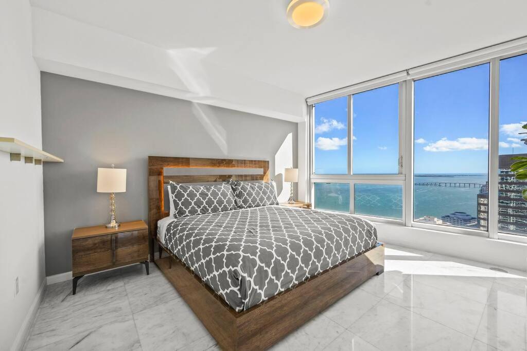 41st Floor Icon Brickell Corner 2 Bed/2bath With Bay And Cityview • 5 Star Miami