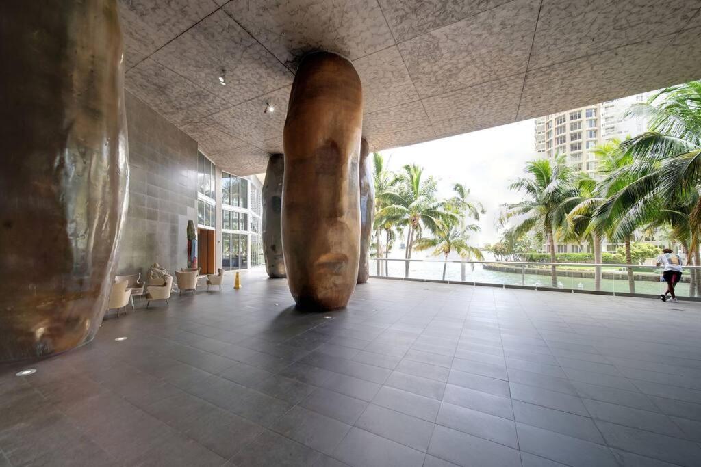 41st Floor Icon Brickell Corner 2 Bed/2bath With Bay And Cityview • 5 Star Miami