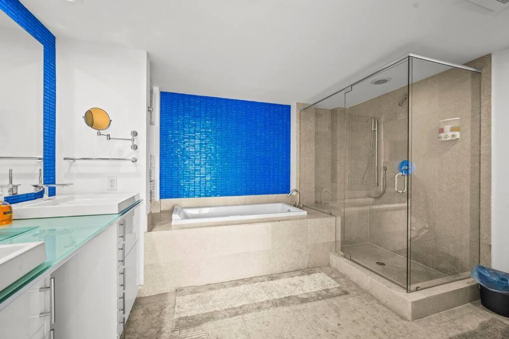 41st Floor Icon Brickell Corner 2 Bed/2bath With Bay And Cityview • 5 Star Apartment