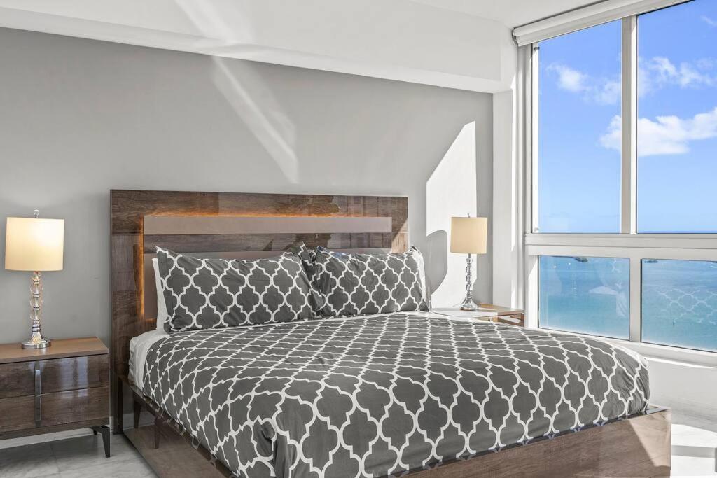 41st Floor Icon Brickell Corner 2 Bed/2bath With Bay And Cityview • 5 Star Apartment Miami