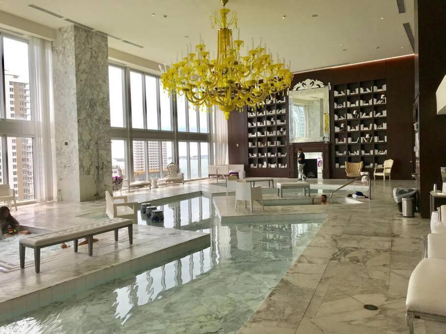 41st Floor Icon Brickell Corner 2 Bed/2bath With Bay And Cityview • 5 Star Apartment *