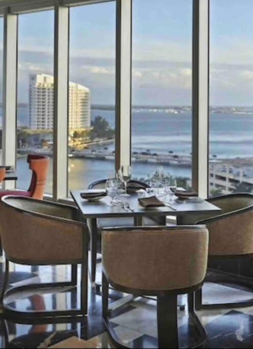41st Floor Icon Brickell Corner 2 Bed/2bath With Bay And Cityview • 5 Star * Miami