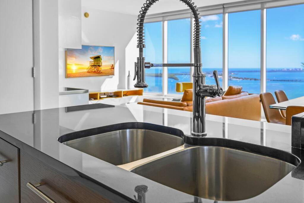 Apartment 41st Floor Icon Brickell Corner 2 Bed/2bath With Bay And Cityview • 5 Star Miami