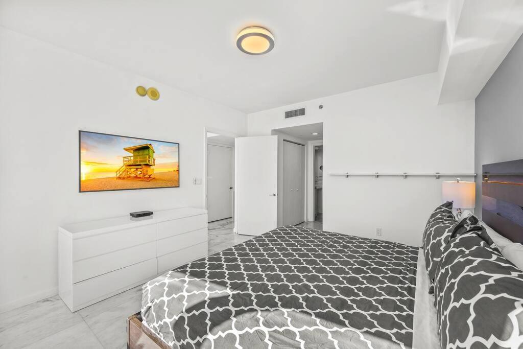 41st Floor Icon Brickell Corner 2 Bed/2bath With Bay And Cityview • 5 Star Apartment Miami