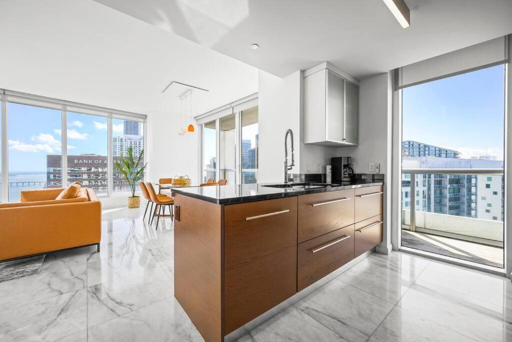 41st Floor Icon Brickell Corner 2 Bed/2bath With Bay And Cityview • 5 Star Apartment *