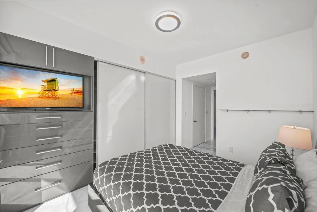 41st Floor Icon Brickell Corner 2 Bed/2bath With Bay And Cityview • 5 Star * Miami