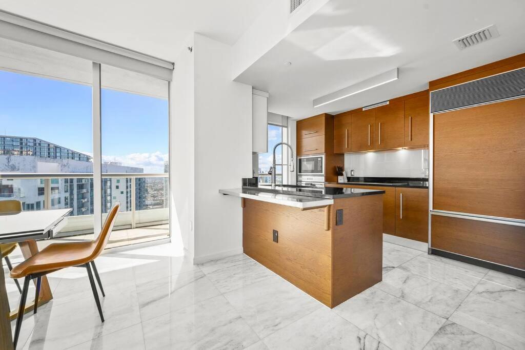41st Floor Icon Brickell Corner 2 Bed/2bath With Bay And Cityview • 5 Star Apartment *