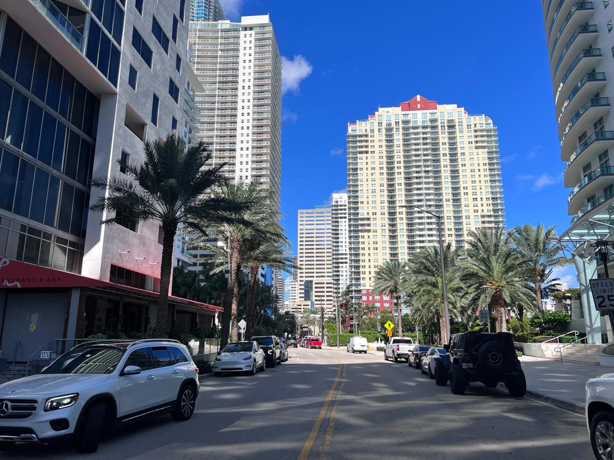 Upscale In The Heart Of Brickell Apartment