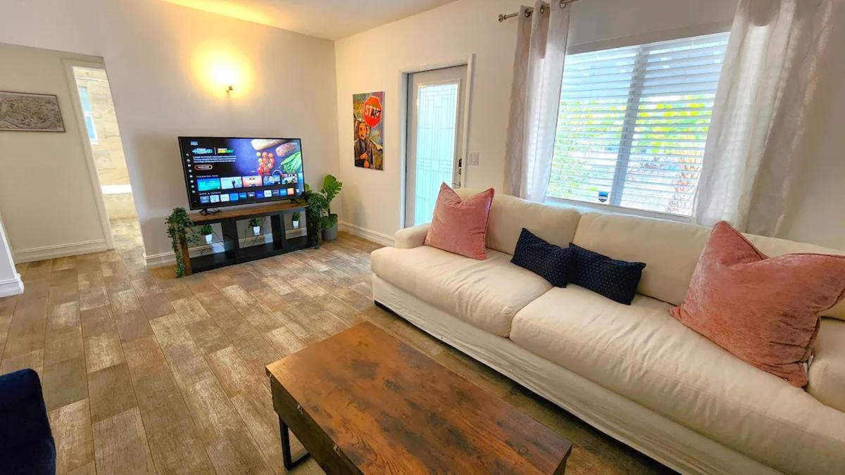 Holiday home 3 Bd House In Design District!