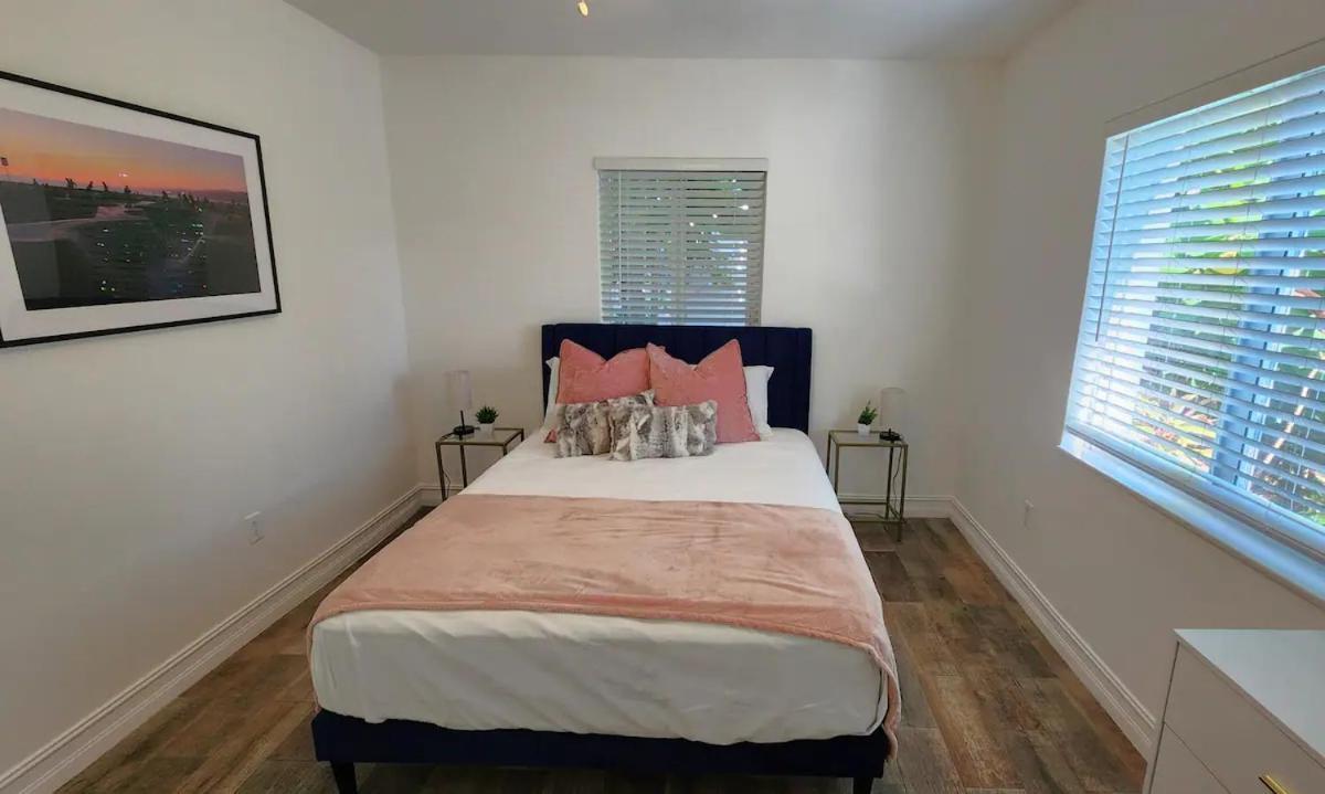 Holiday home 3 Bd House In Design District!