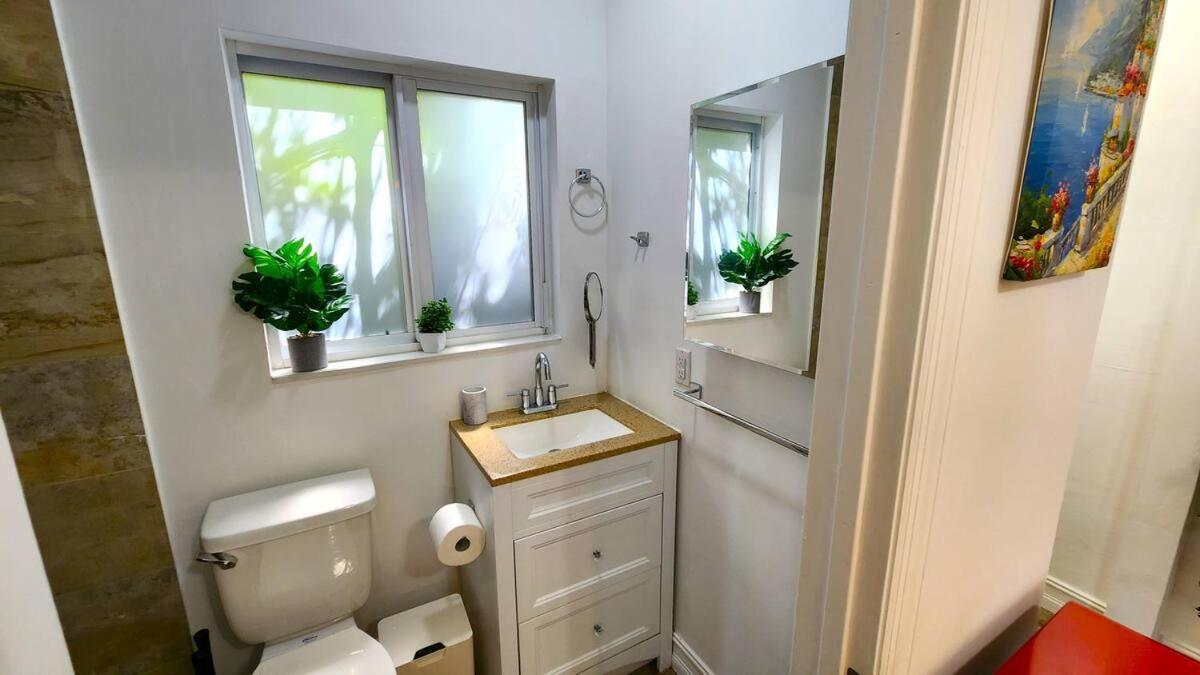 Holiday home 3 Bd House In Design District!