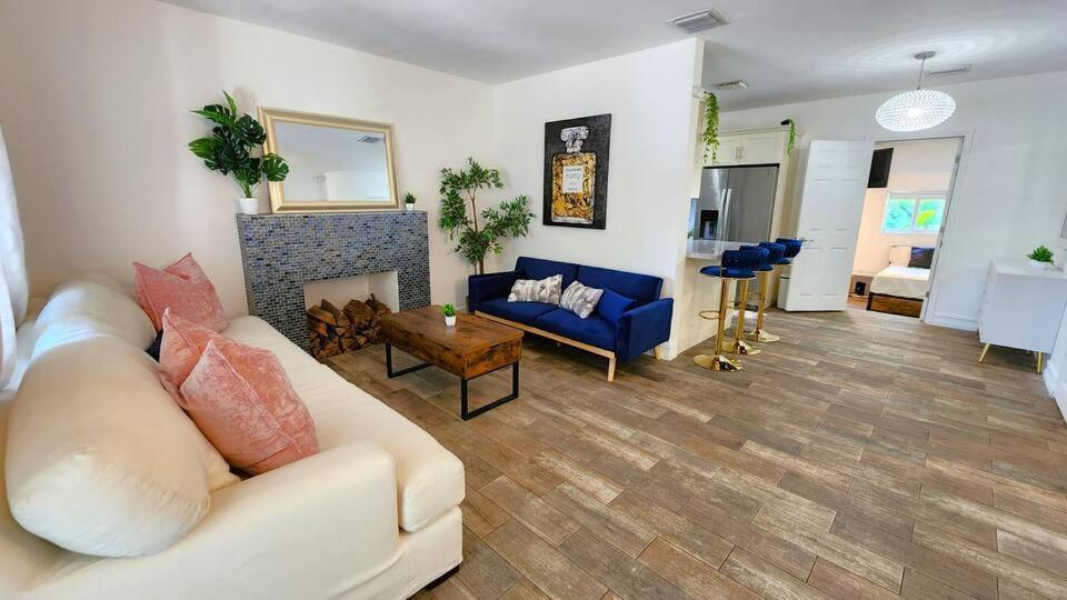 3 Bd House In Design District! *