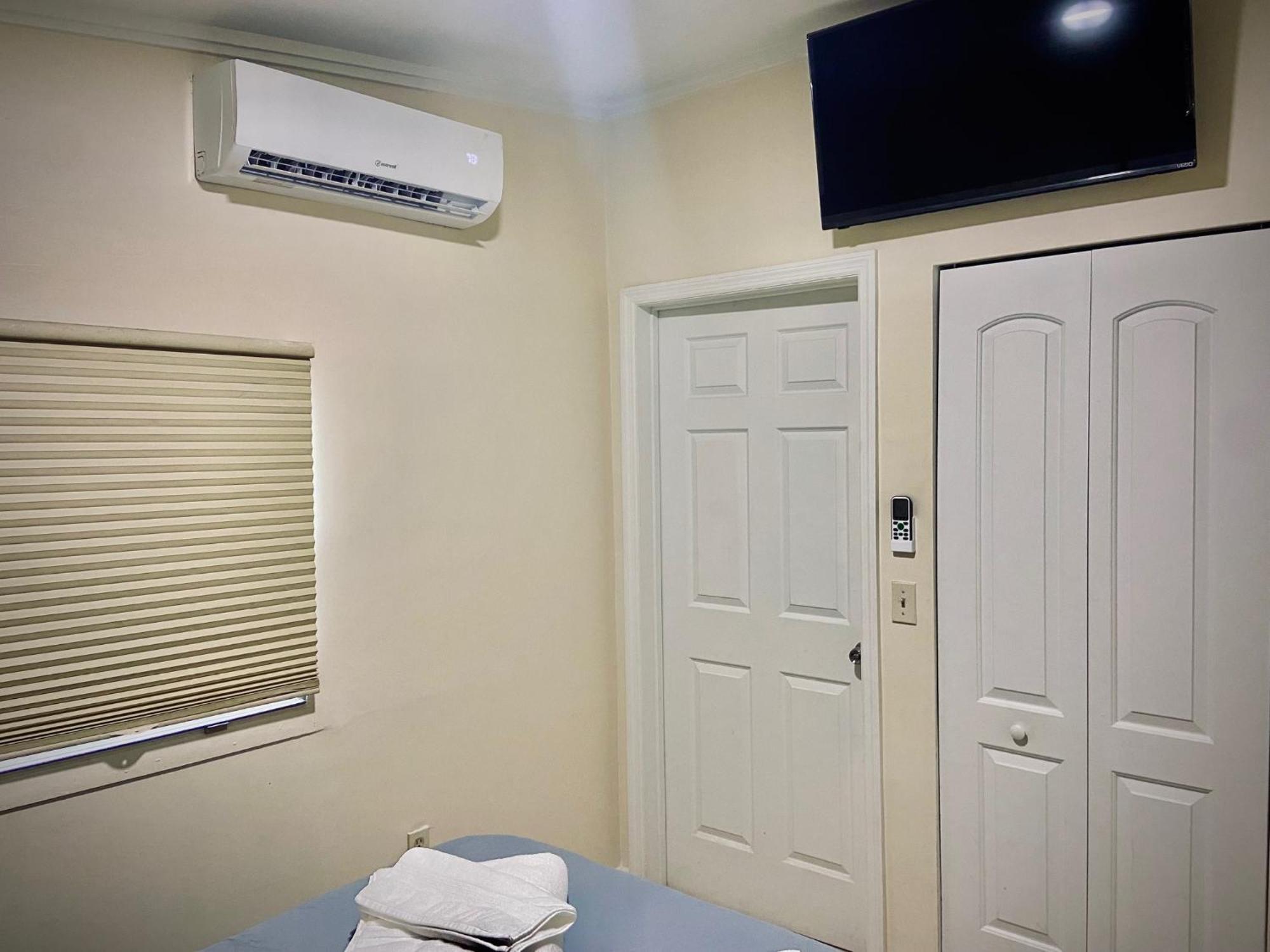 Homestay Private Near Airport - Free Parking - 01 Miami